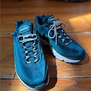 Nike Teal Velvet Air Max 95 Sneakers Sz 8.5